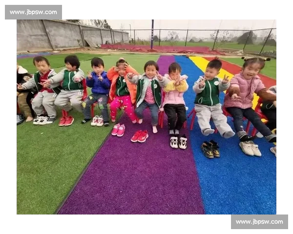 小班幼儿穿鞋比赛趣味活动 培养动手能力和团队合作精神