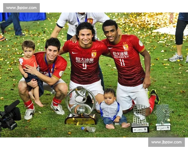 恒大比赛全程直播：聚焦精彩瞬间与球员表现，带你一起领略赛场风采