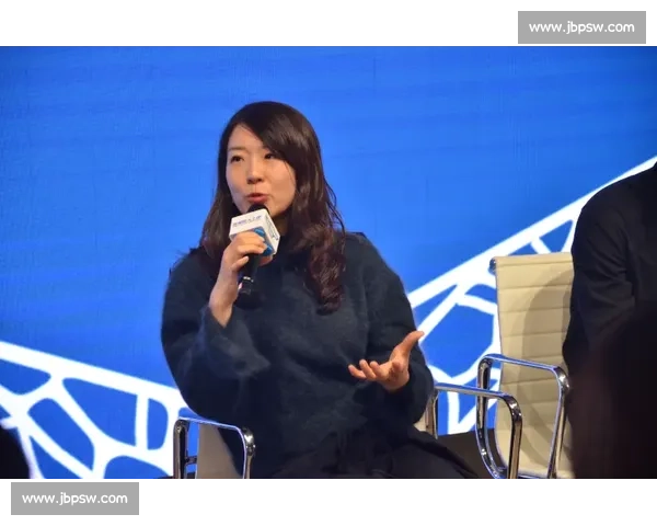 体育主持风采全解析：现场表现与观众互动能力深度探讨